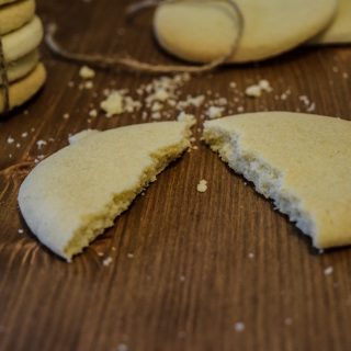 MELT IN YOUR MOUTH SHORTBREAD BISCUITS