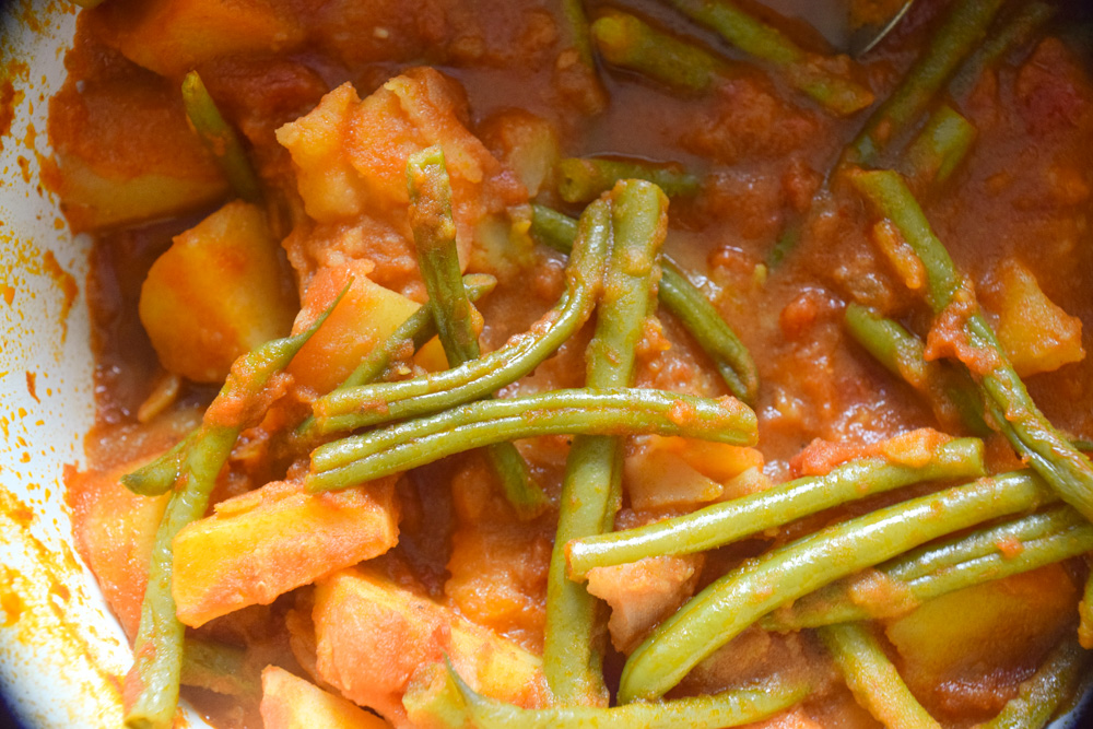fasolakia green beans and potatoes in a tomatoe sauce